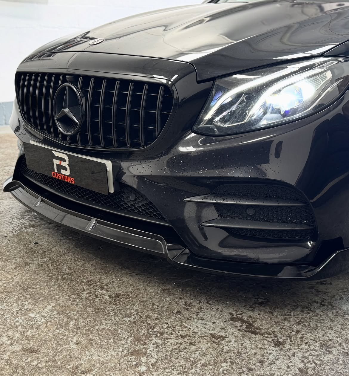 Close view of a Mercedes grille and front bumper