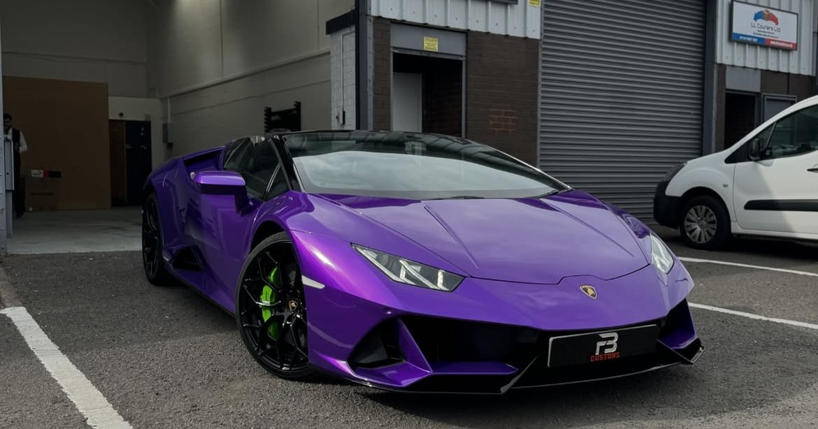 FB CUSTOMS workshop and vehicle exterior